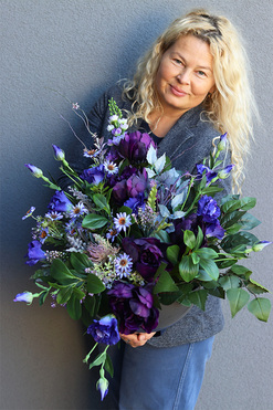 Fioletera, kompozycja nagrobna w misie, wym.45x62cm 