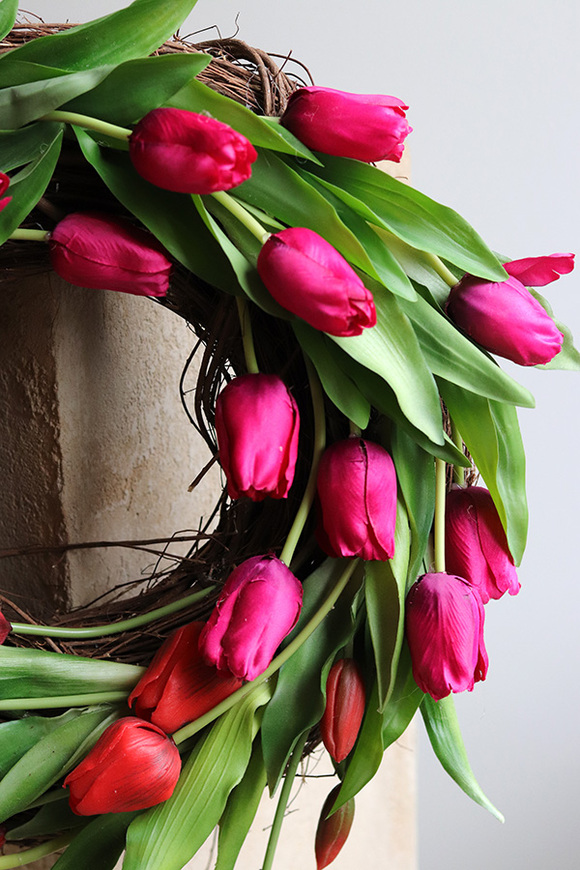 Berrena, wiosenny wianek z tulipanami