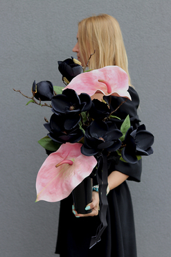 Czarna Magnolia, bukiet nagrobny we wkładzie, wym.57cm