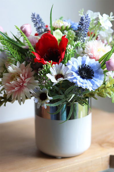 Polska Łąka, kompozycja kwiatowa w naczyniu