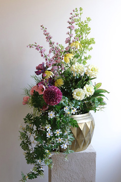 Spring GoldLine, dekoracja kwiatowa w koszu, wys.98cm