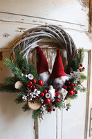 dekoracyjny wianek Skrzaty 2, czerwone czapeczki