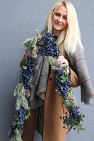 Granatowa Geruta, zimowa girlanda z owocami