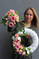 Fedrita, asymetryczny wianek z różami, śr.38cm 