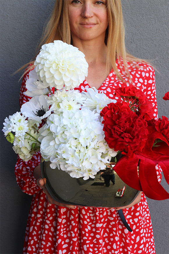 Teraz Polska, kompozycja kwiatowa w donicy