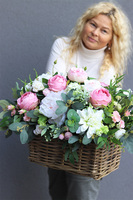 Wonder, kompozycja nagrobna w koszu