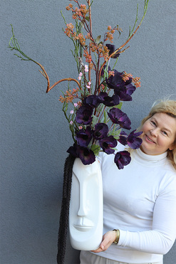 Violet Moderno Head, kompozycja kwiatowa w wazonie, wys.125cm 