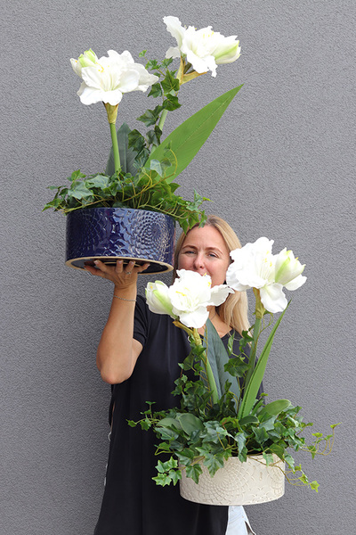 Amarylis Biel, wysokiej jakości sztuczna roślina w kremowej donicy, wys.70cm