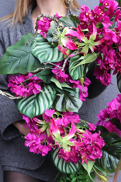 Amazonia Magenta, asymetryczny wianek na drzwi