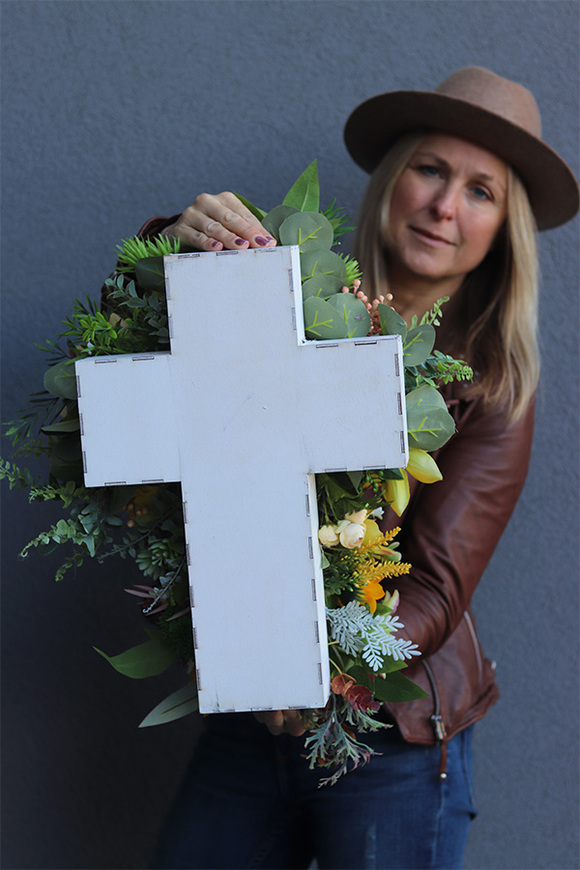 Złota Dolina Krzyż Pamięci, kompozycja nagrobna