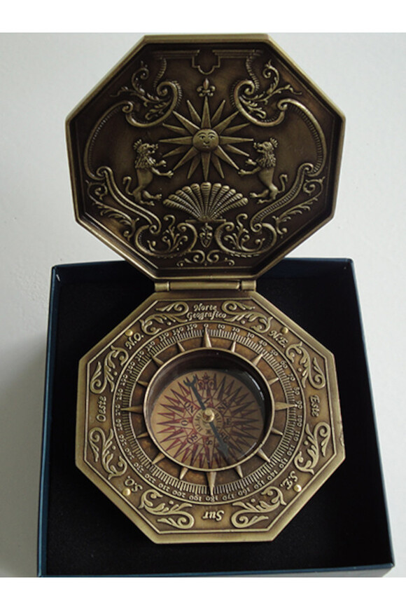 Cardan, ekskluzywny kompas magnetyczny z mosiądzu