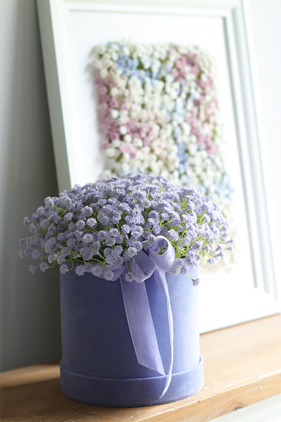 Kaszka Liliowa, flowerbox kwiatowy welurowy, gipsówka
