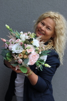 Andria Salise Roses, kompozycja kwiatowa w szkle