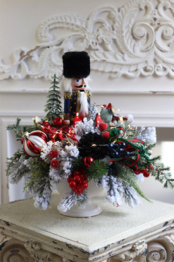 Nuts, świąteczny stroik z dziadkiem w pucharze, wym.39x35cm