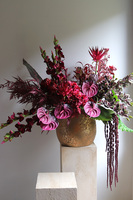 Ritual Big A, nowoczesna kompozycja kwiatowa, wym.95x128x70cm