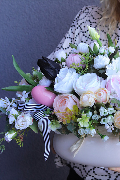 Arroyo Delineta, wielkanocna kompozycja kwiatowa na stół