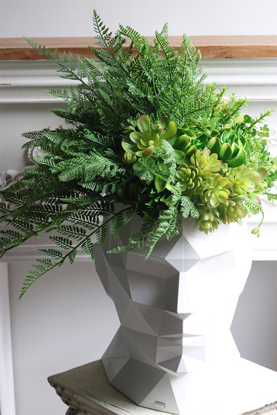 White Adonis Head, nowoczesna dekoracja zielona w głowie