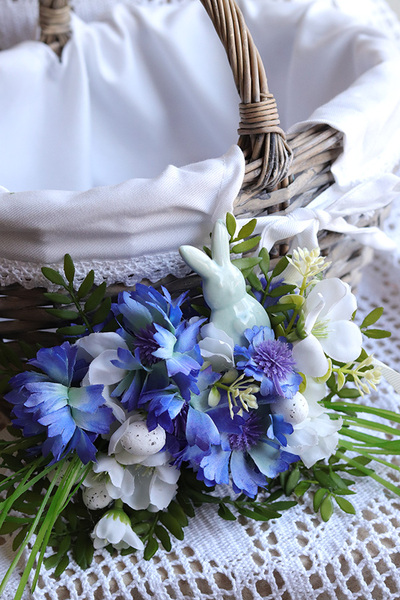 Weronika, dekoracja do koszyczka z chabrami