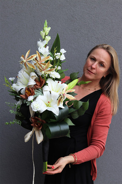 Hefrata, bukiet nagrobny z liliami, dł.86cm