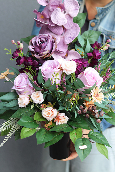 Nettro, liliowy bukiet nagrobny we wkładzie