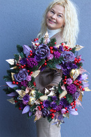 Fioletowa Zima, świąteczny wianek na drzwi