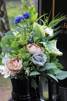 Ledryta, bukiet nagrobny z różami, peonią i chabrem