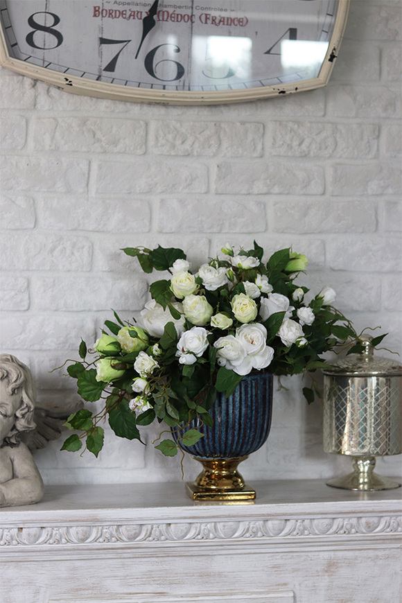 Bluenolli, kompozycja kwiatowa w pucharze, wys.44cm