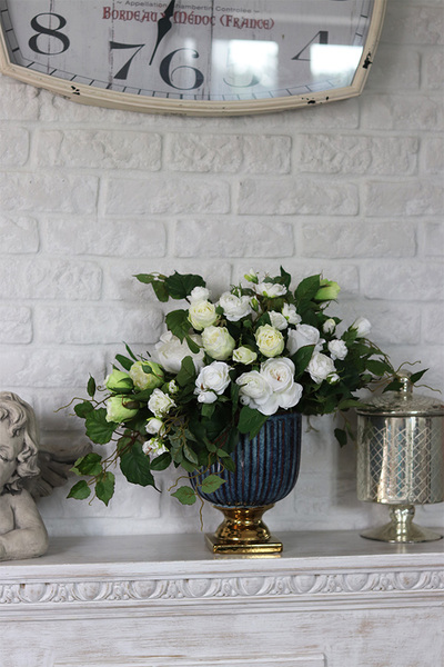 Bluenolli, kompozycja kwiatowa w pucharze, wys.44cm