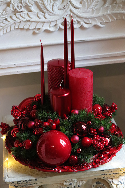 Karminowe Święta, adwentowy stroik ze świecami na talerzu