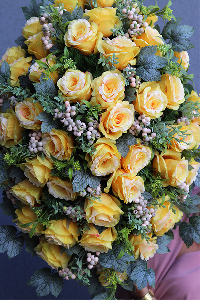 Żółte Róże, bogata wiązanka nagrobna