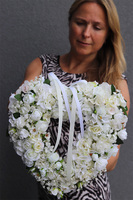 Heart Power, dekoracyjne białe serce z kwiatów, wys.32cm 