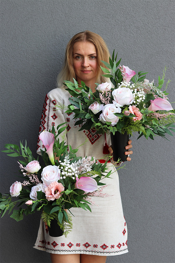 Julena Pink New, bukiet nagrobny z kallami