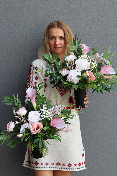 Julena Pink New, bukiet nagrobny z kallami