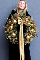 Golden Ambient, złoty świąteczny wianek z kokardą