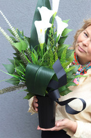 Kalla Isolire, bukiet nagrobny z kaliami, wys.70cm