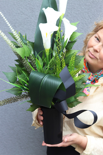 Kalla Isolire, bukiet nagrobny z kaliami, wys.70cm