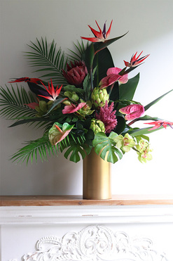 Schiele Premium Red, strelicja kompozycja w złotej donicy, wys.84cm