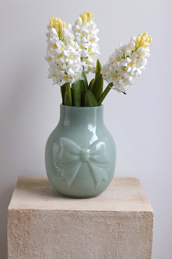 OD RĘKI Kokarda Glassier, wazon szklany z kokardą, zielony, wys.20cm 