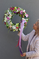 Łąka Nerrete, polny wianek na drzwi