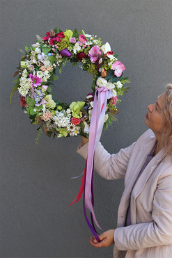 OD RĘKI Łąka Nerrete, polny wianek na drzwi, śr.46cm