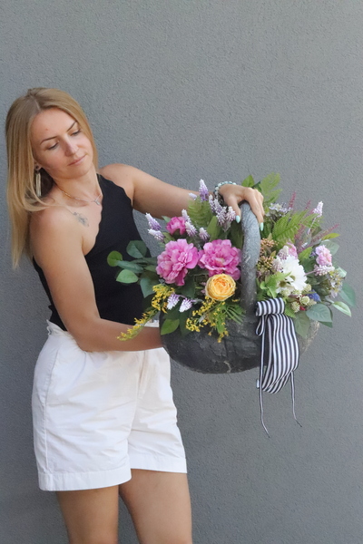 Lato Volcan, polne kwiaty w naczyniu