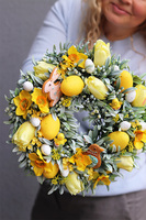 Ballana, żółty wielkanocny wianek na drzwi