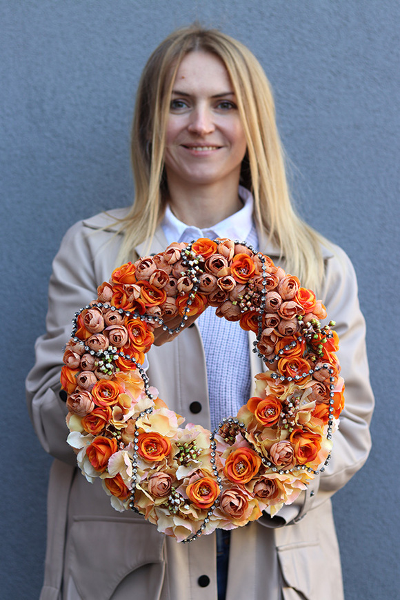 Orangia Rose, pomarańczowy wianek na drzwi z kryształkami	