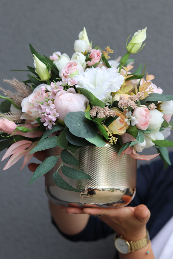 Andria Salise Roses, kompozycja kwiatowa w szkle