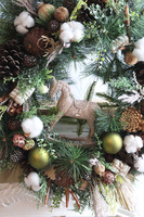 Boho Winter, świąteczny wianek z konikiem