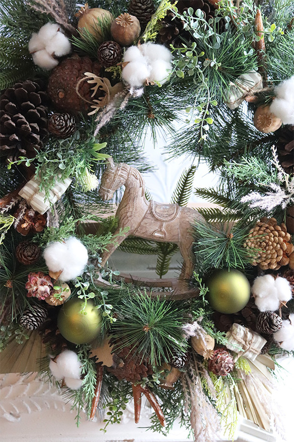 Boho Winter, świąteczny wianek z konikiem