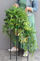 In The Jungle, zielona dekoracja w złotym kwietniku