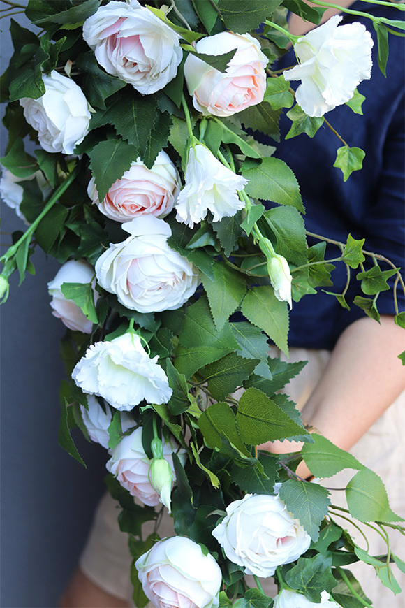 Simple Beauty, dekoracyjna girlanda kwiatowa