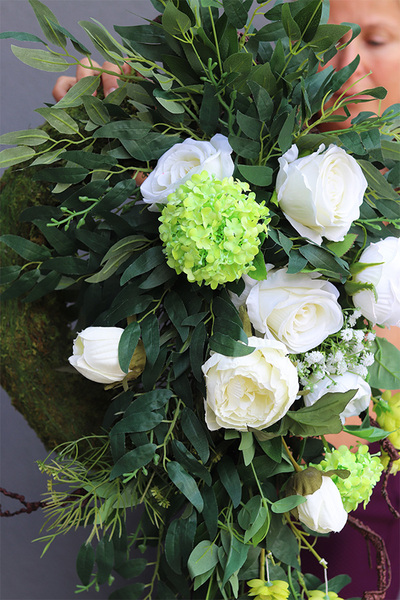  wieniec nagrobny, Jevina White