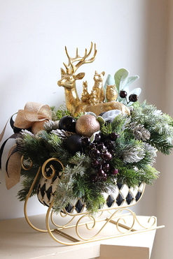 OD RĘKI Benjamin Santa, świąteczny stroik, wym.42x34x32cm